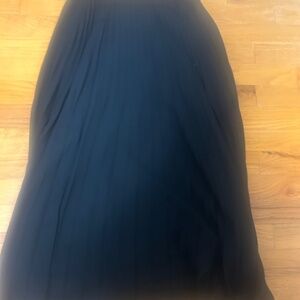 Pleated black skirt